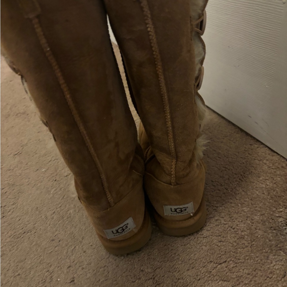 Used Bailey button UGGS - Picture 5 of 5